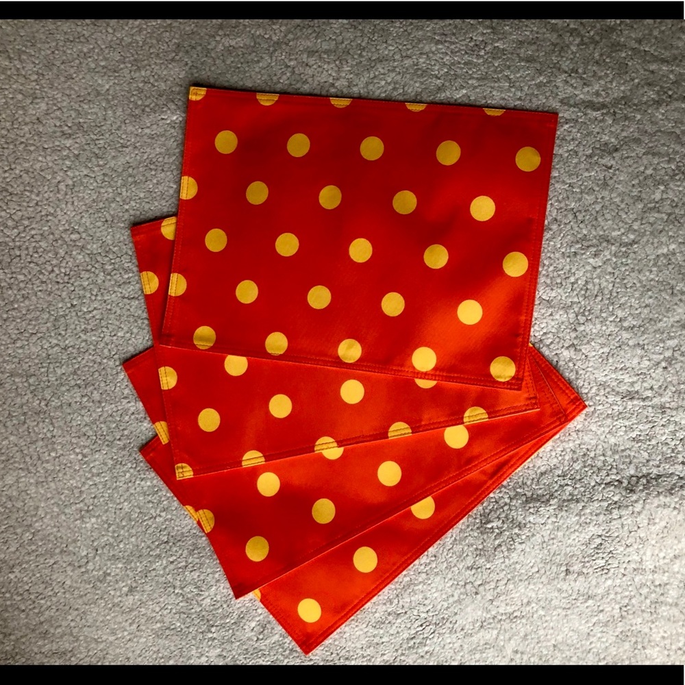 4️⃣ Reversible Placemats